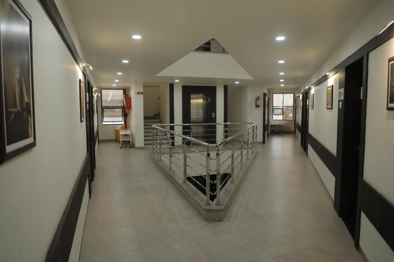 Hotel Lotus Chandrapur Extérieur photo