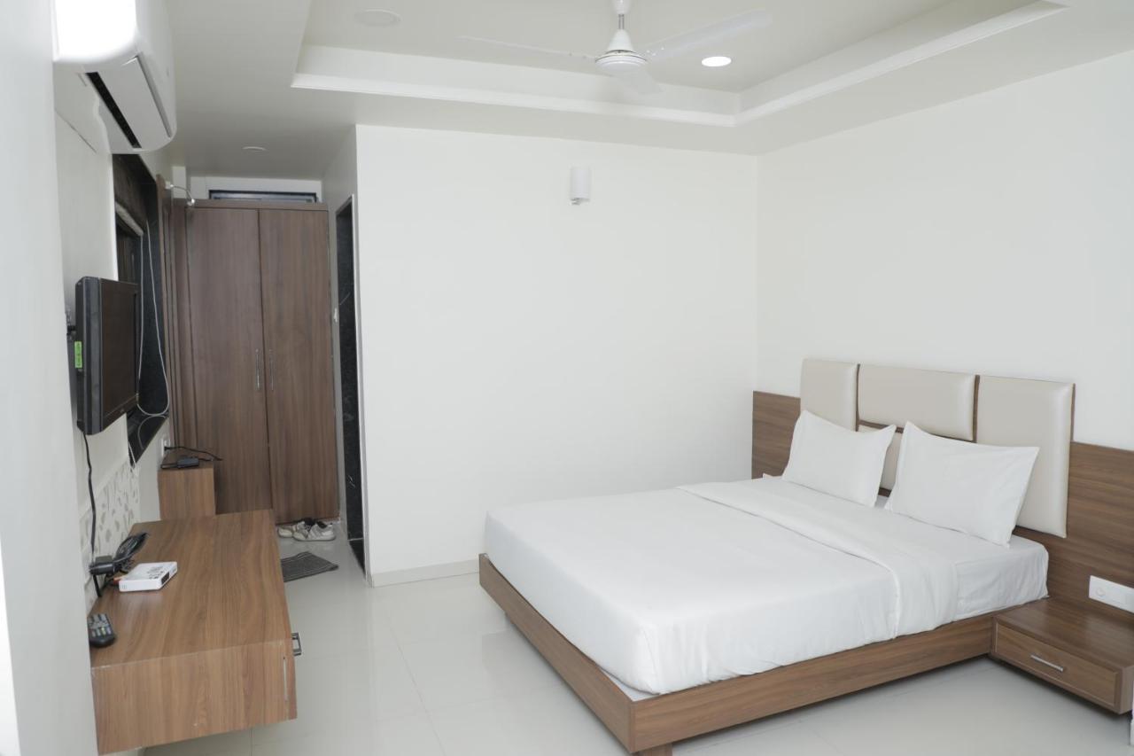 Hotel Lotus Chandrapur Extérieur photo