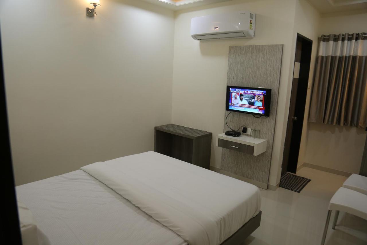 Hotel Lotus Chandrapur Extérieur photo