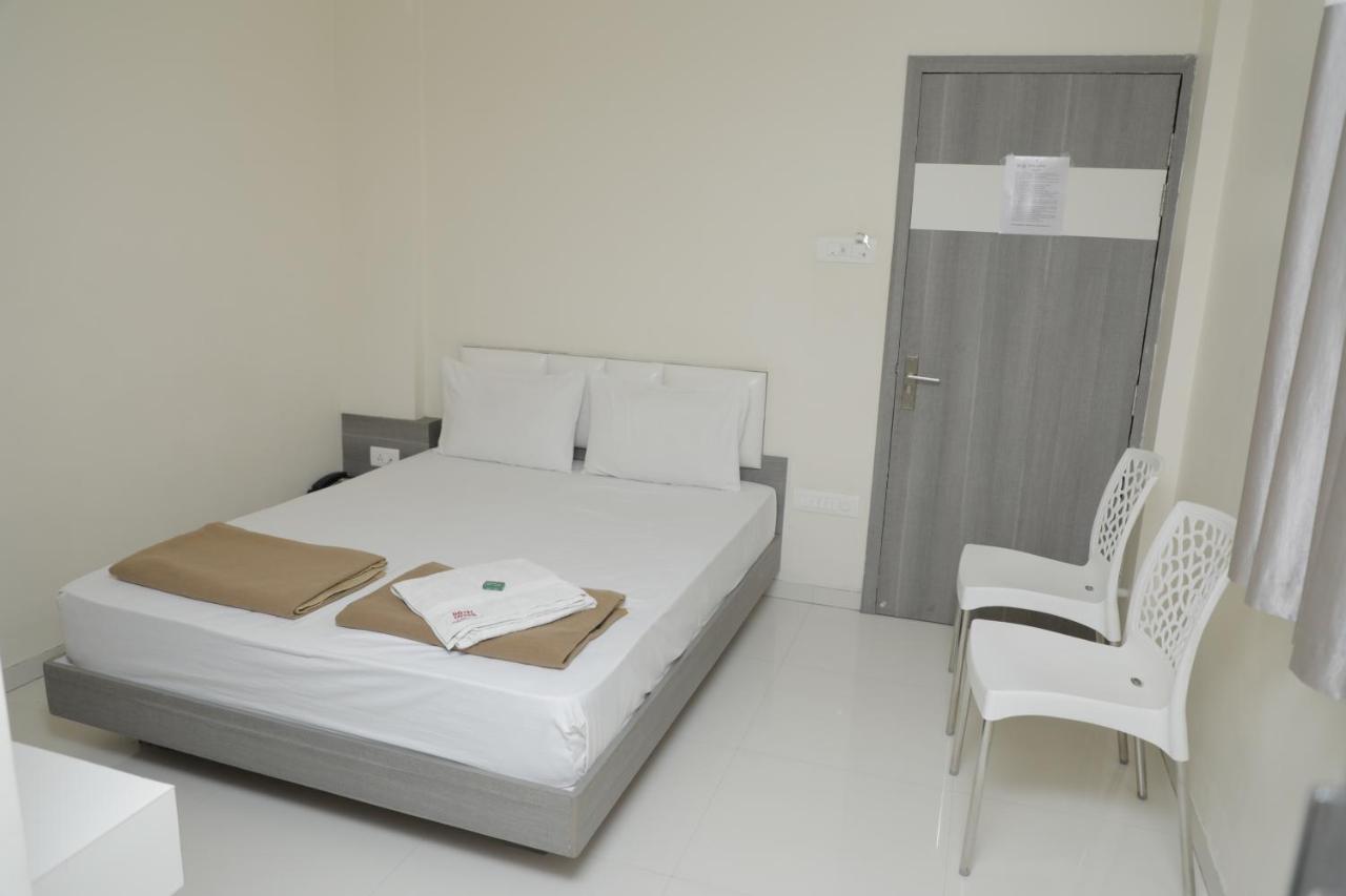Hotel Lotus Chandrapur Extérieur photo