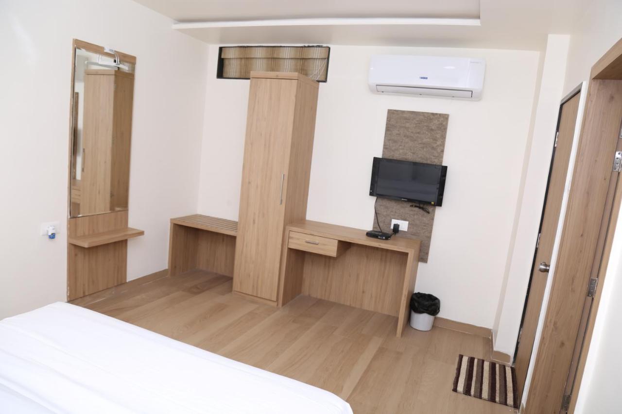 Hotel Lotus Chandrapur Extérieur photo