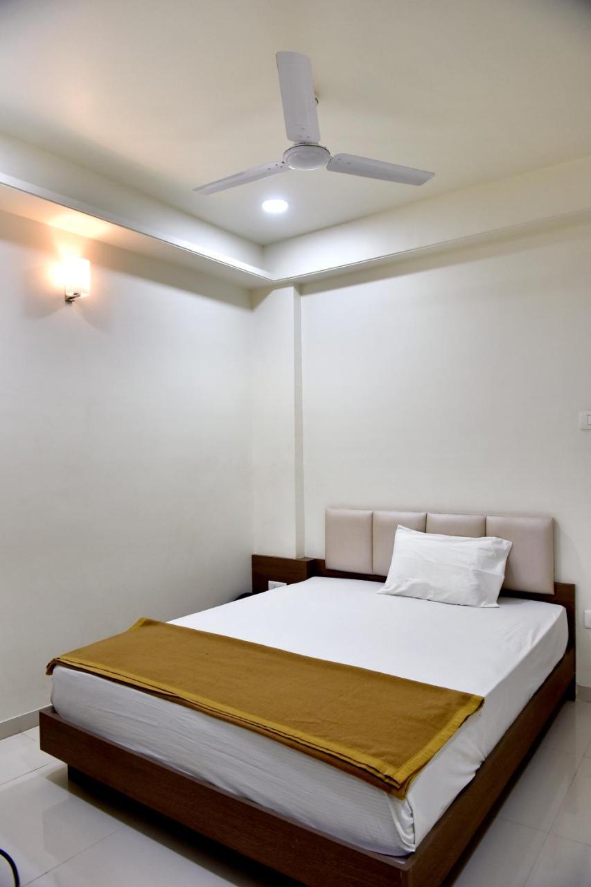 Hotel Lotus Chandrapur Extérieur photo